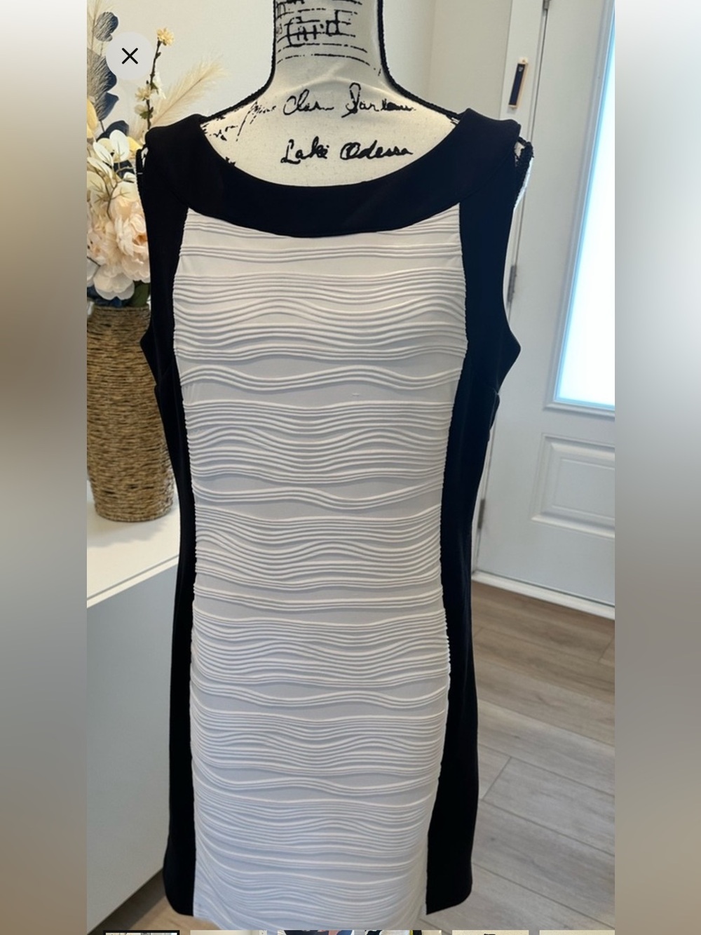 Classic Black & White Sleeveless Sheath Dress slimming and gorgeous size 14